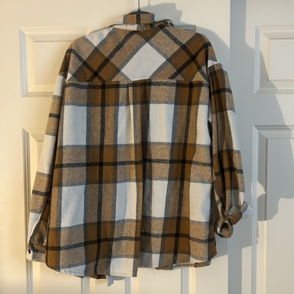 Automet Plaid Button-Up Shacket - Picture 5 of 6
